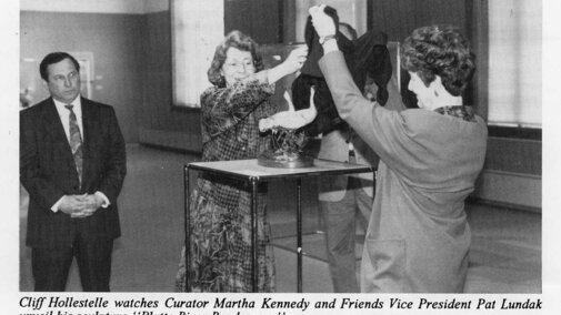 Cliff Hollestelle's sculpture unveiled